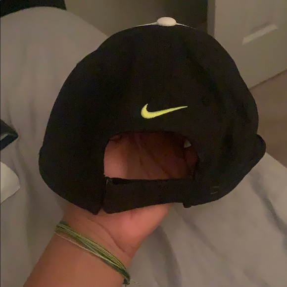 Nike hat - Picture 2 of 2